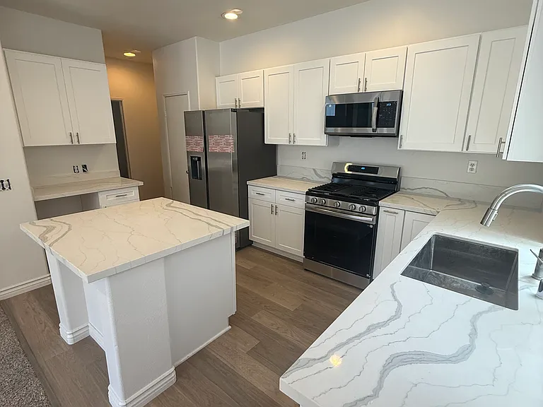 11350 Pond Ln — Photo 4