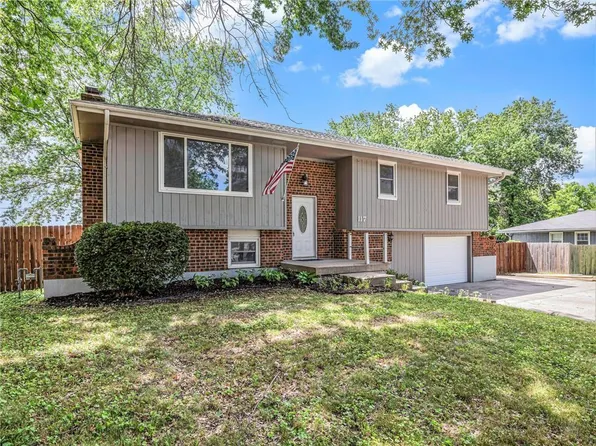 117 Ridgeway Dr, Wood Heights, MO 64024