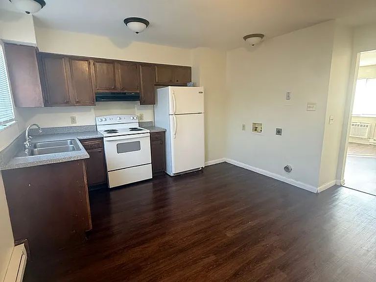 4365 Parkway Dr — Photo 6