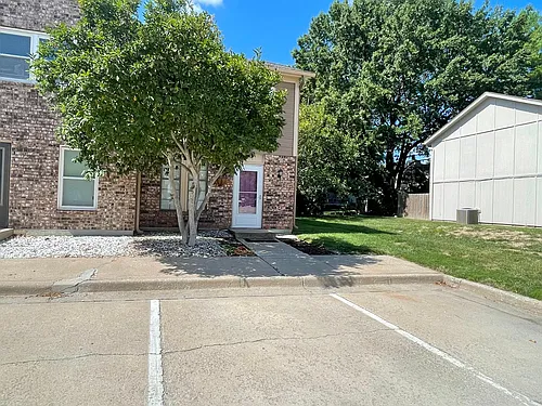 727 SW Liggett Rd #D Photo 1