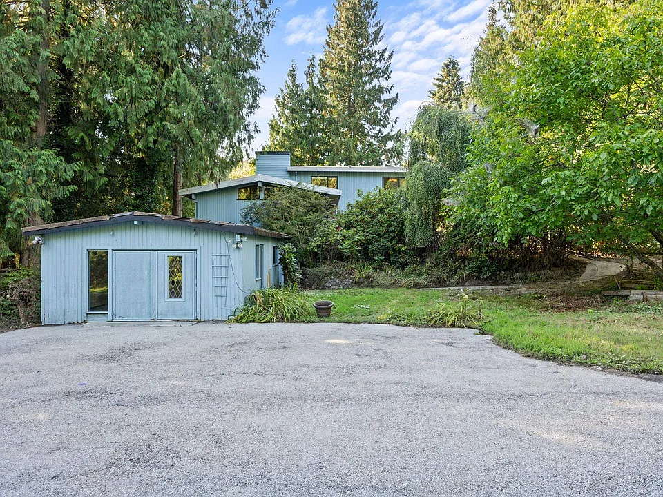 3290 Hazel Ave