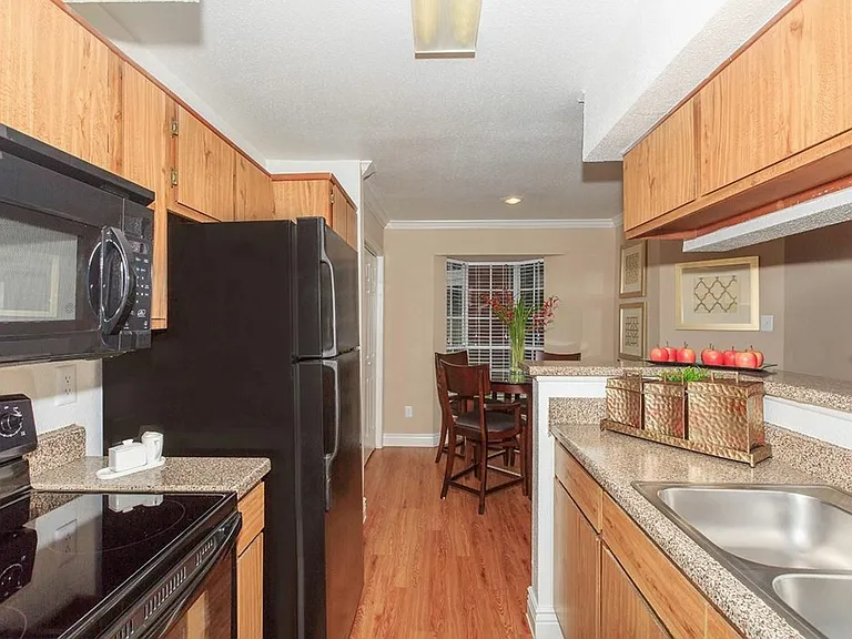 8110 Creekbend Dr — Photo 3