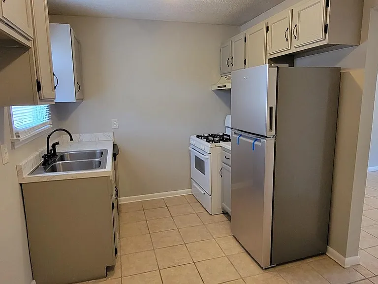 3923 Overland Hts #B — Photo 5