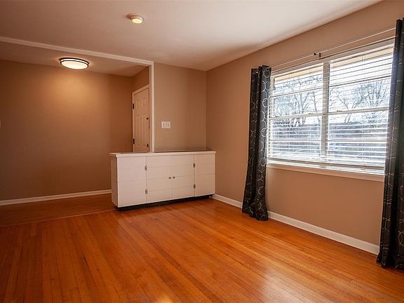 4th image of 2502 Patricia Ln