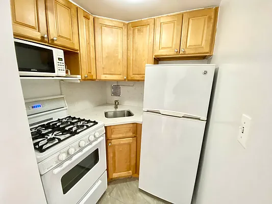 Rented by J PRESTON AND ASSOCIATES INC | media 7