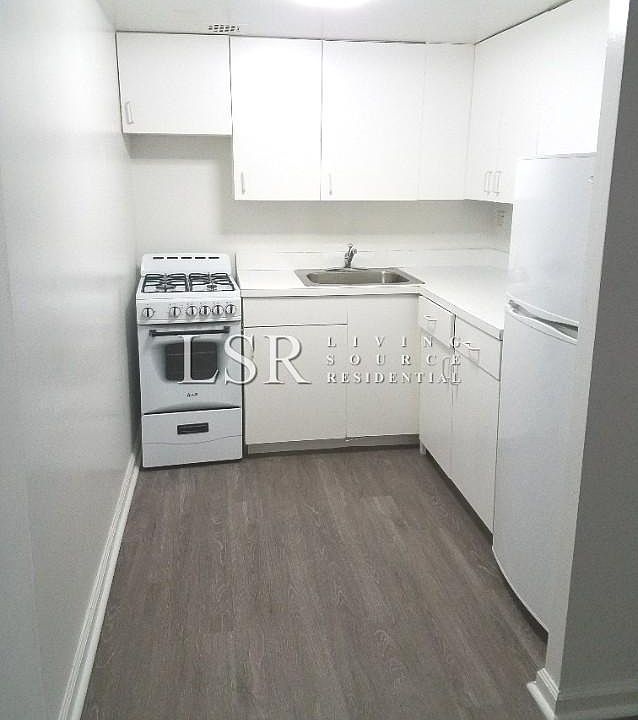 2nd image of 33 Gold St APT 712