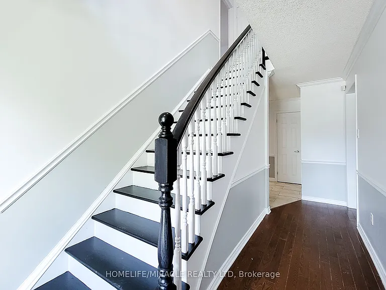 4559 Street Volodymyr Cres — Photo 7