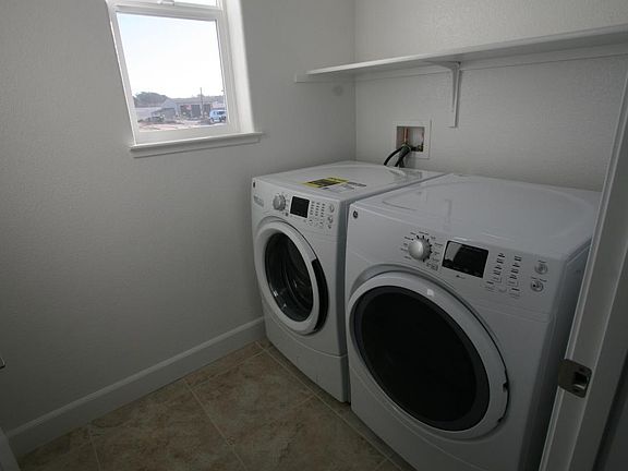 Washer/Dryer Included
