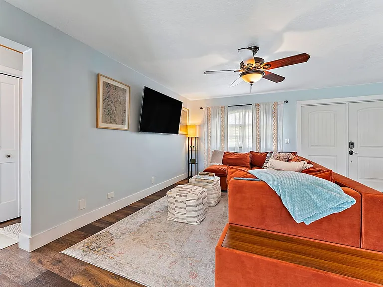 968 Laurel Rd — Photo 37