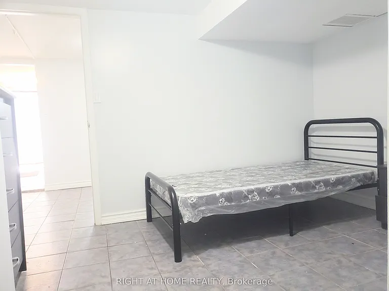 685 Greenwood Ave #BASEMENT — Photo 3