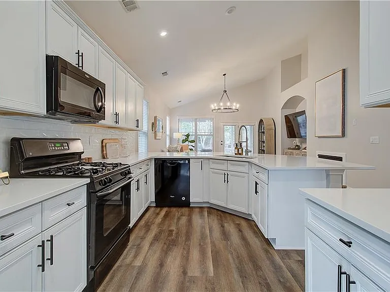 3822 Carriage House Dr — Photo 8