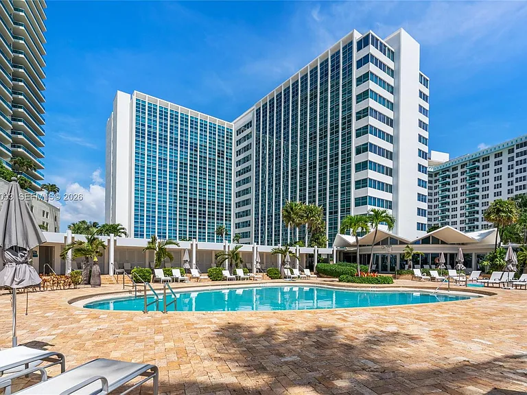 5055 Collins Ave #10H — Photo 40