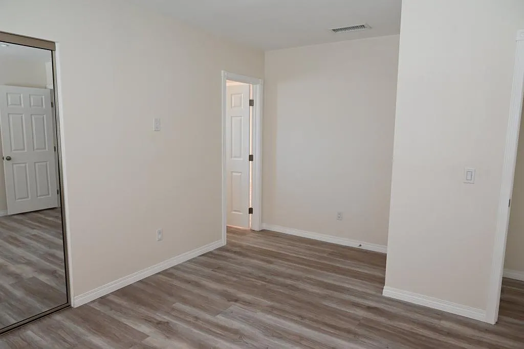 20503 Madrona Ave — Photo 4