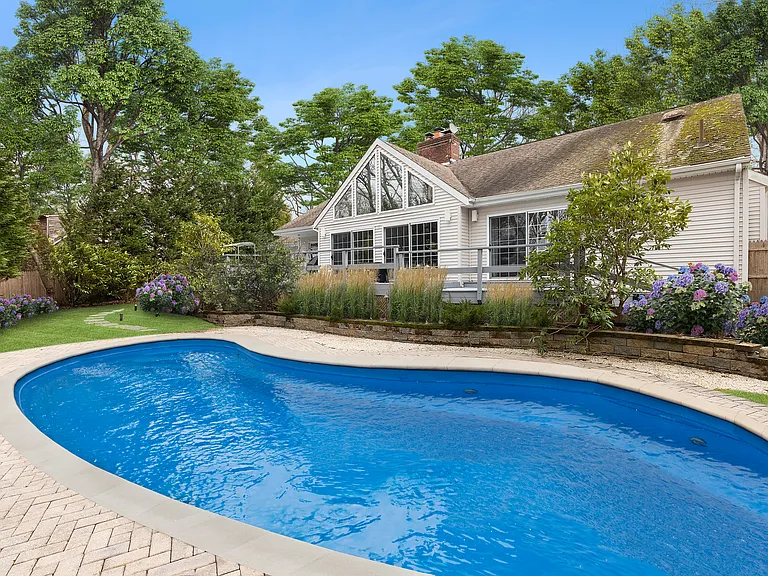 Laurel Ln — Photo 2