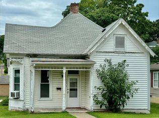1023 N Carolina St, Louisiana, MO 63353