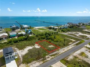 1120 S Magnolia St, Rockport, TX 78382
