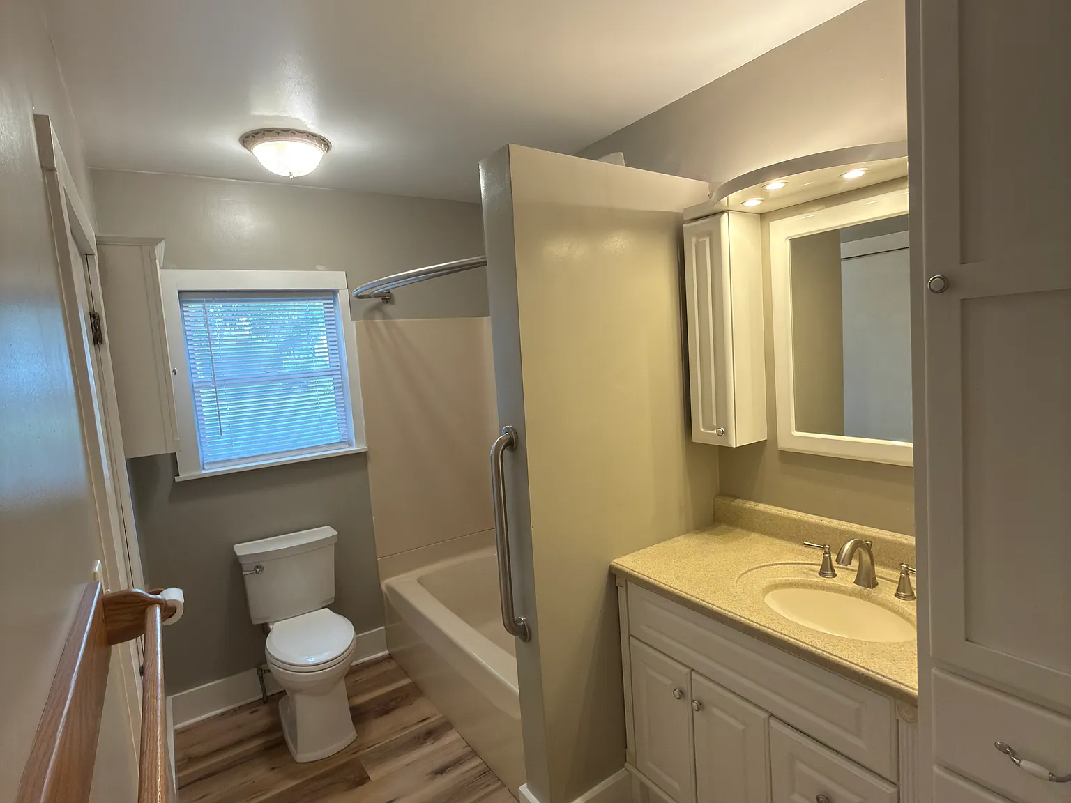 3 bed, 1.5 bath, 1400 sqft, $1,500 — Photo 3