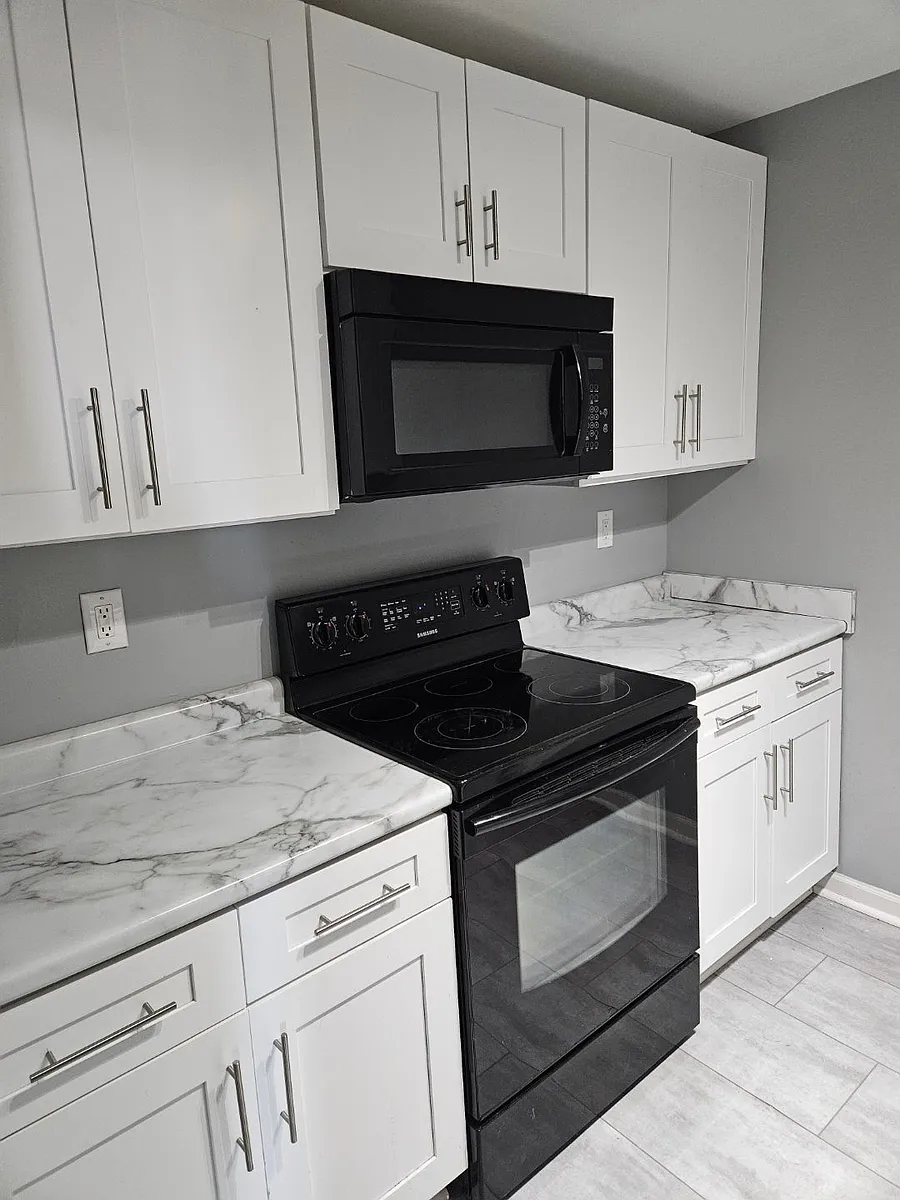 Building Photo - 3556 Shenandoah Ave #301
