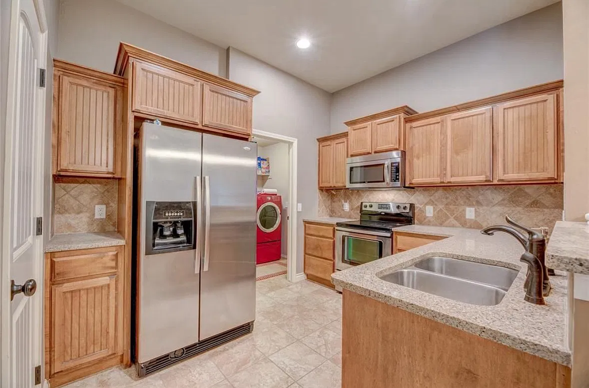 3 bed, 1230 sqft, $1,600 — Photo 4