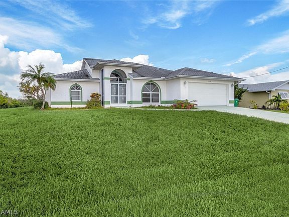 2nd image of 2420 Larkspur Dr
