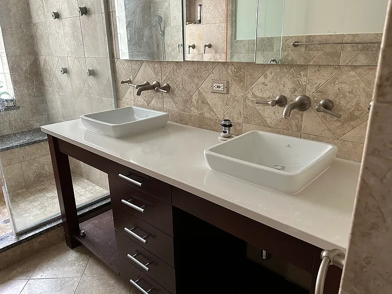 En suite master bath