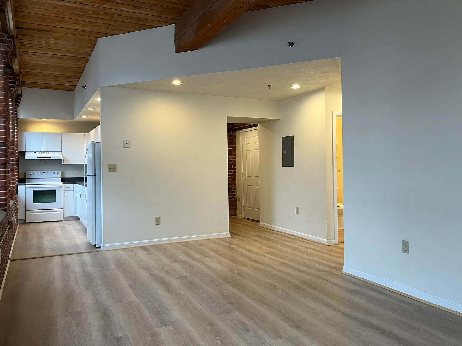 2 bed, 950 sqft, $1,950 — Photo 1