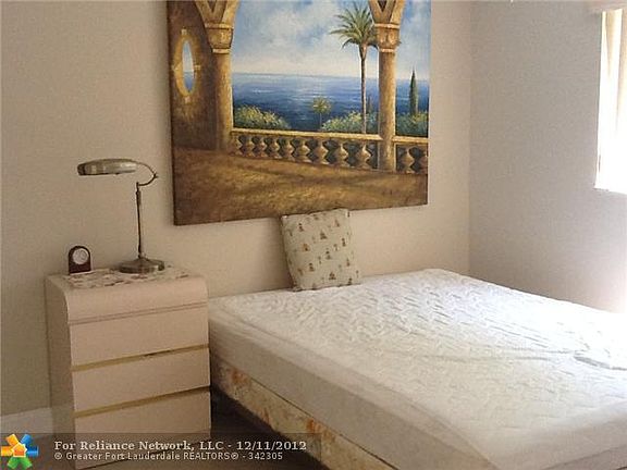 5th image of 2914 NE 8th Ter APT 102