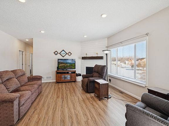 5th image of 580 Alaska Loop