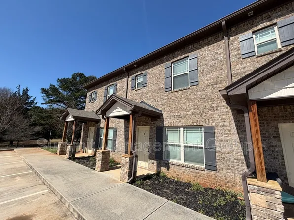 860 S Harkness St Unit B, Jackson, GA 30233