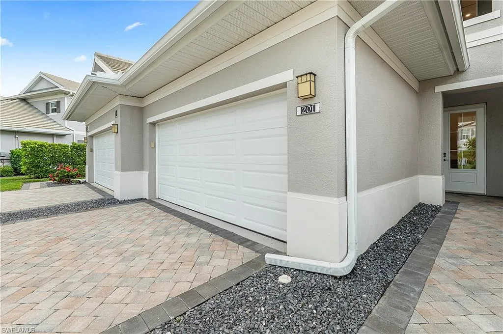 3 bed, 2.0 bath, 2444 sqft, $7,000 — Photo 4