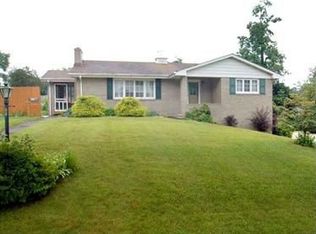 102 Larchfield Dr, McKeesport, PA 15135