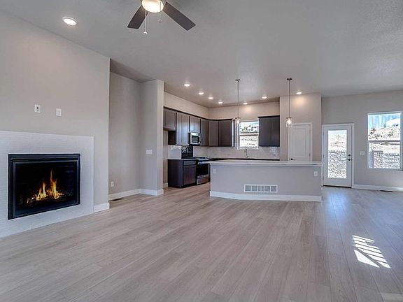 The Alpine - Family Room