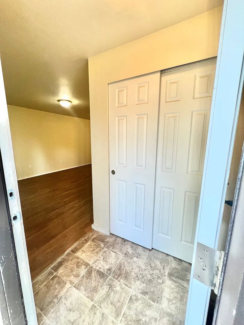 833 Steele St NE — Photo 3