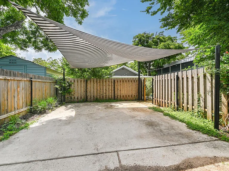 4408 Avenue C — Photo 20