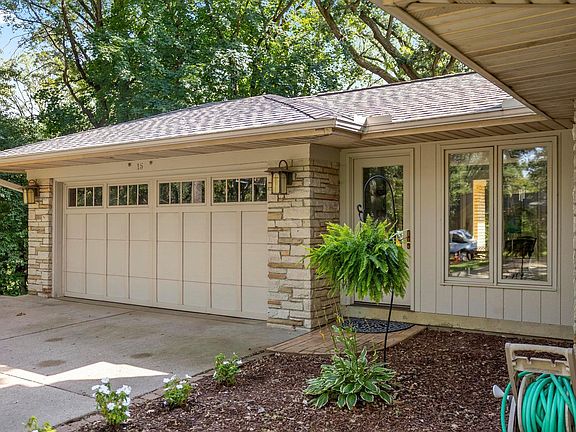 5th image of 15 Saint Albans Rd E