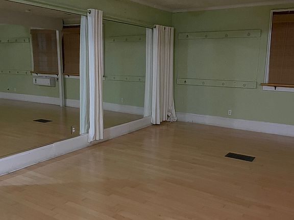 4th image of 810 Central Ave Unit A