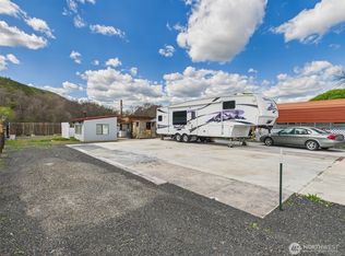 315 W 2nd St, Starbuck, WA 99359