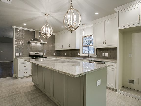 3rd image of 2301 Goldenrod Ave
