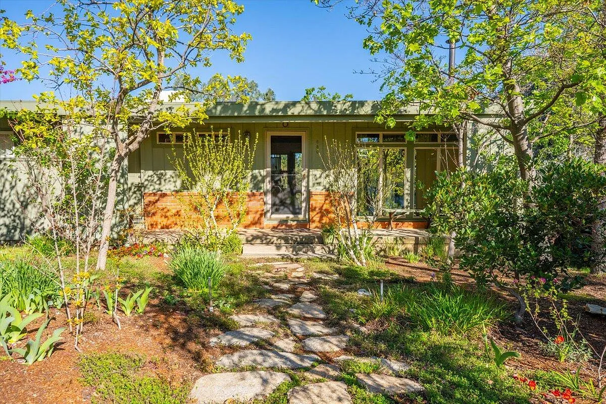 650 Overhill Dr photo 1