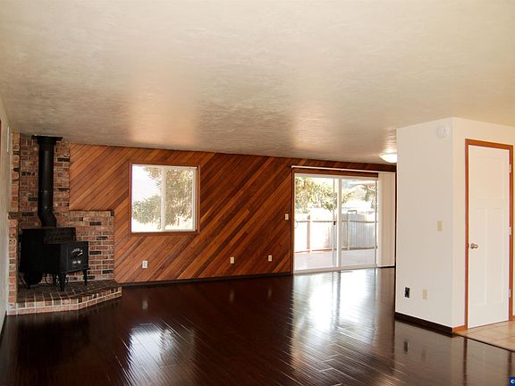 2nd image of 500 Hausman Ave