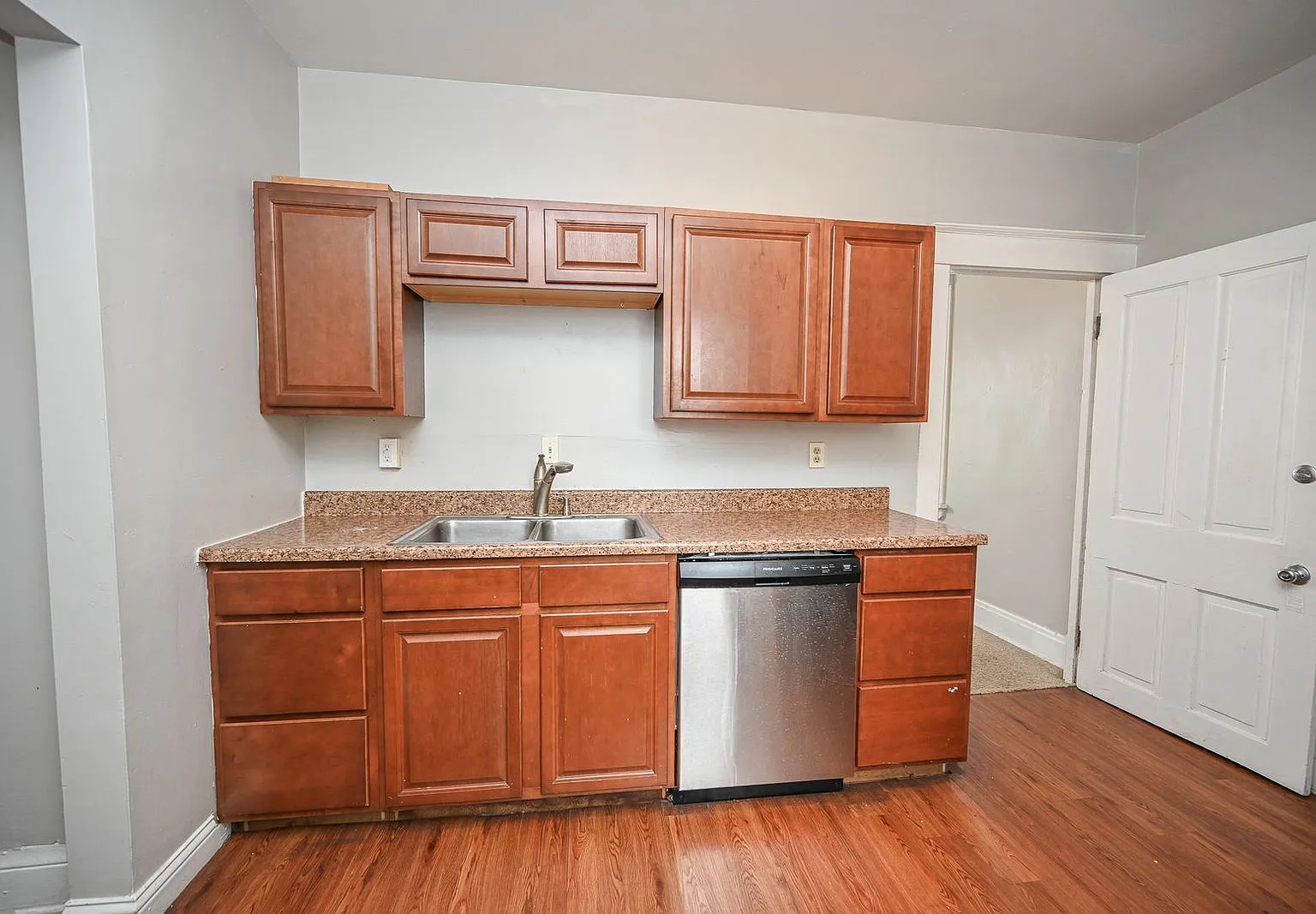 6 bed, 2.0 bath, $4,400 — Photo 3