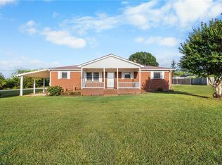 123 Burbank Dr, Lexington, NC 27295