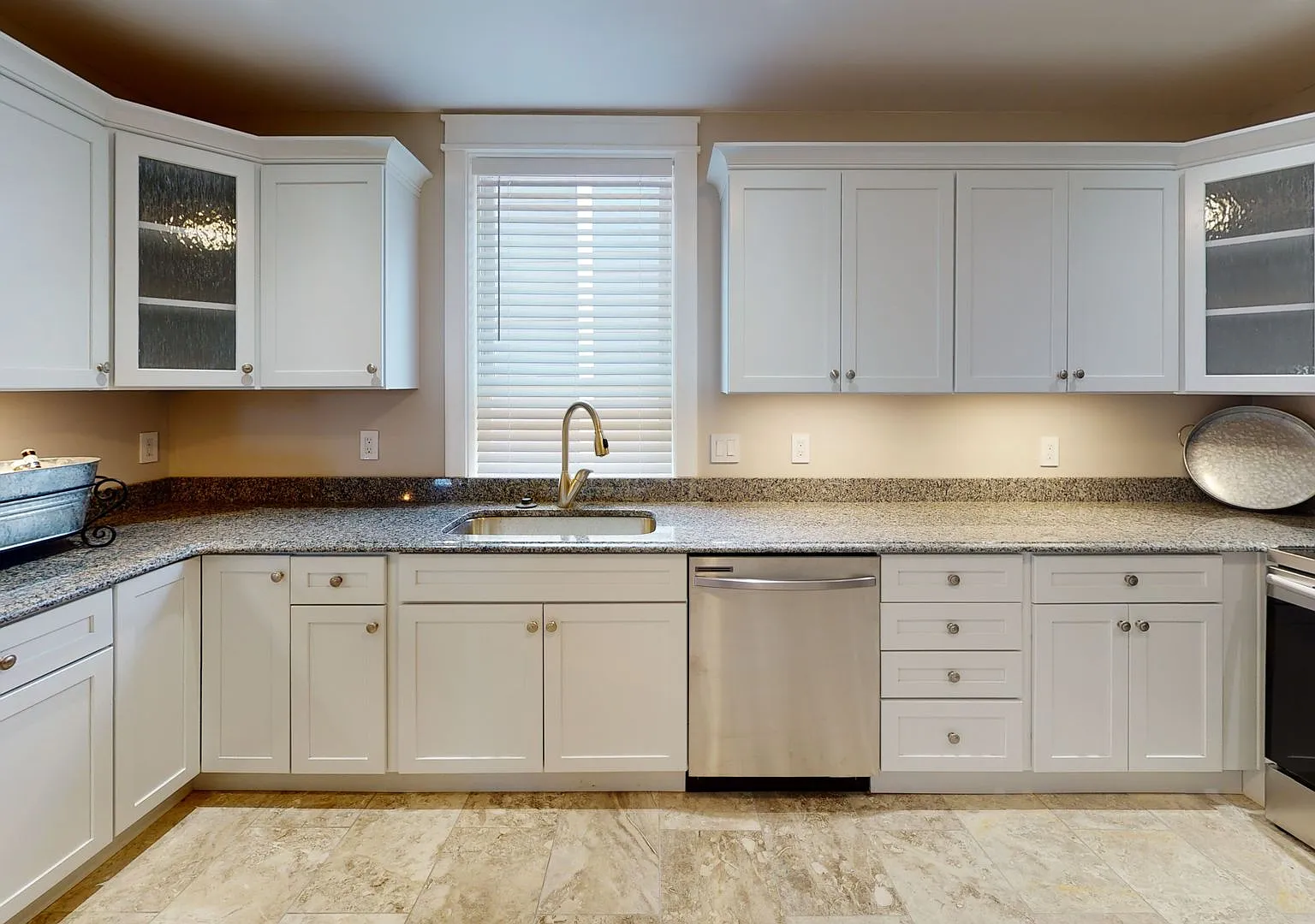 Waitlist for Aug2027Jul2028 Now Open! |5BR/3BA Cottage Near UTK | Walkable Fort Sanders Location — Photo 4