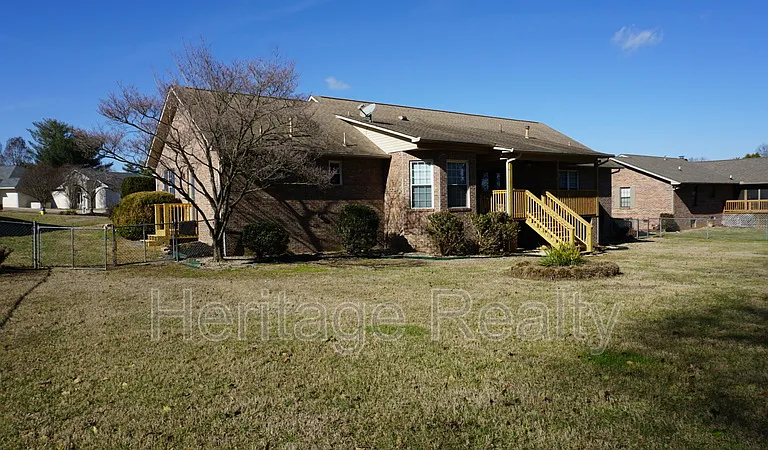 867 Westgate Dr — Photo 38