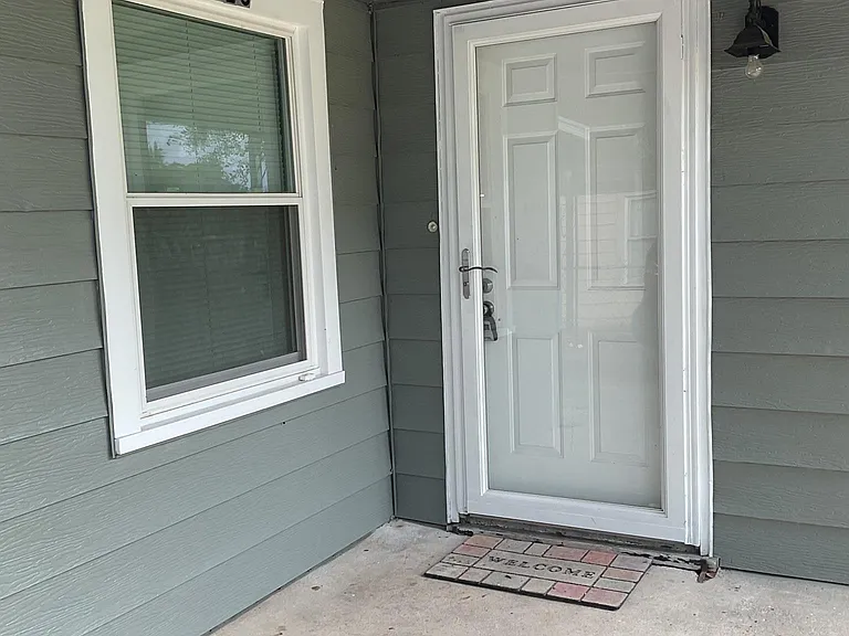 1826 Catalina Dr — Photo 2