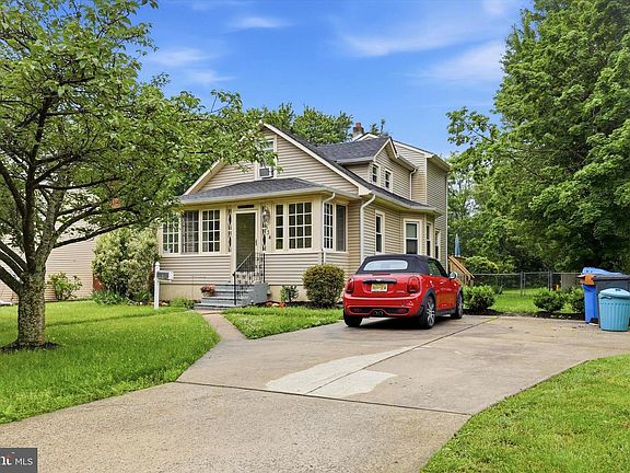 2nd image of 534 Buttonwood Ave
