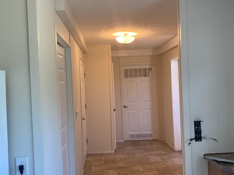 17020 Meridian Blvd — Photo 15