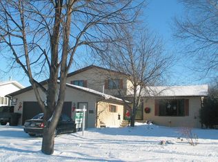 2517 W Fallcreek Ct, Grand Forks, ND 58201