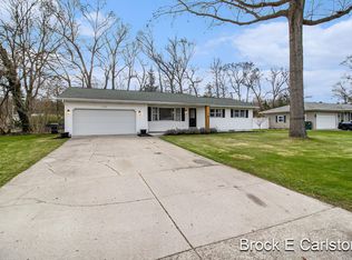 1918 Queens Ct, Muskegon, MI 49445