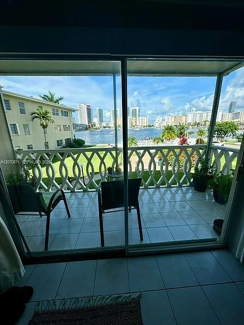 Crystal Cove Inc Condo — Photo 2